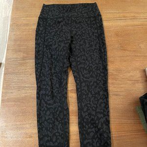 lululemon in movement leggings 25” everlux formation camo charcoal black 6